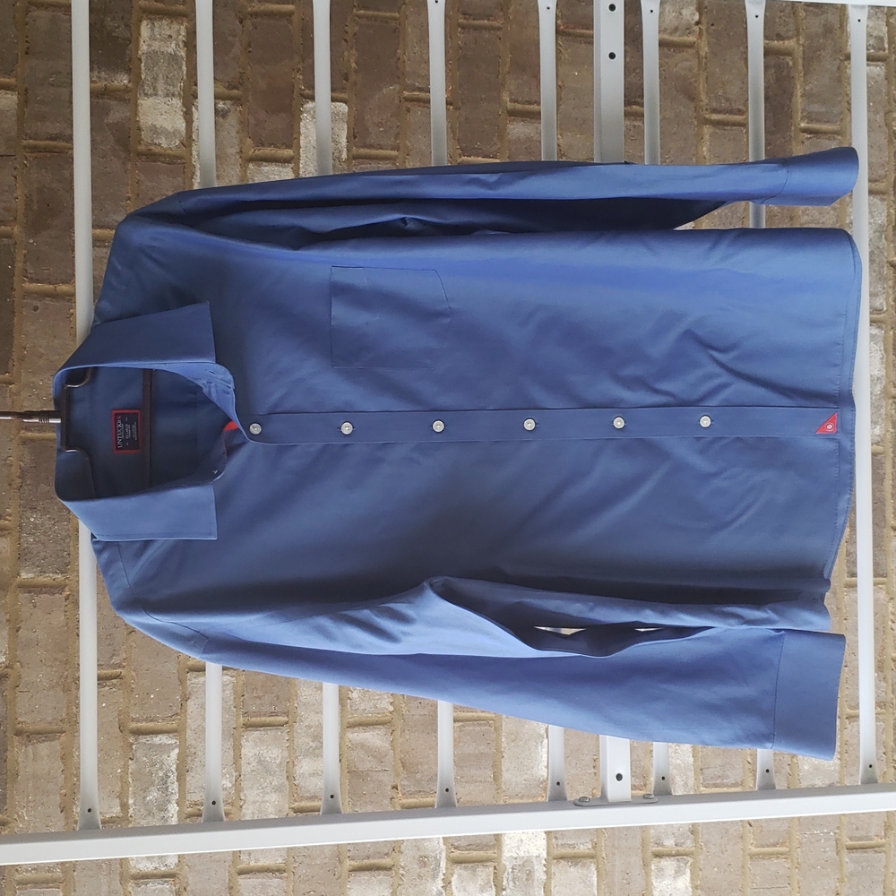 UNTUCKit • Men's Wrinkle Free Dress Shirt, Cubs